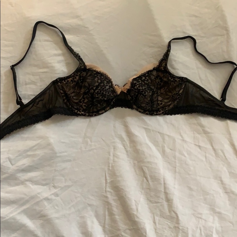 Lacy black Victoria’s Secret bra in size 32C